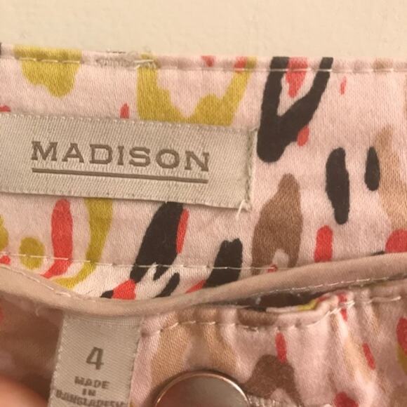 Fun animal print slacks. Size 4 - Picture 3 of 4